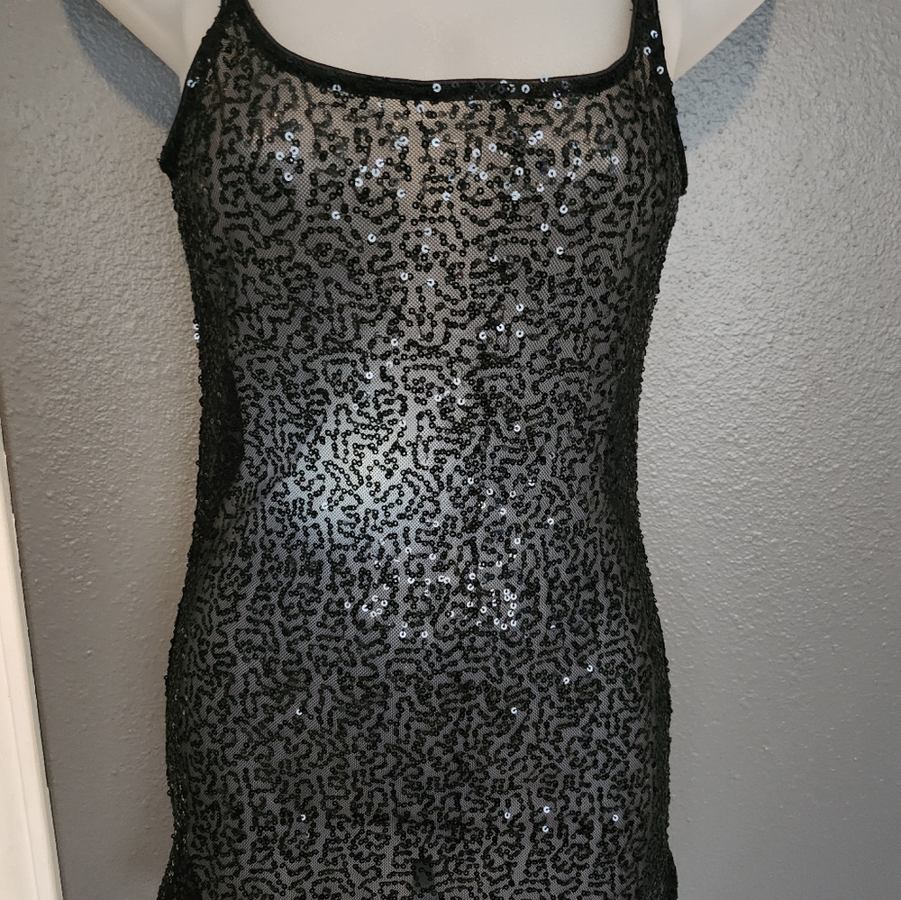 Sequin tank